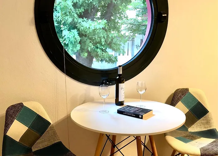 Central & Riverfront Room 1